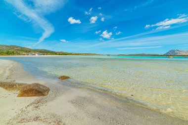 kayalar ve temiz su Lu Impostu