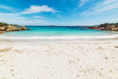 bulutlar Capriccioli beach üzerinde