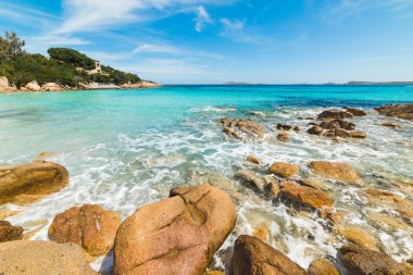 Capriccioli plaj kayalık sahil