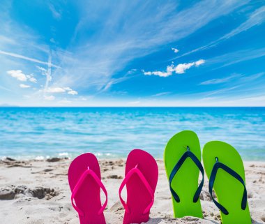 kum üzerinde floplar flip