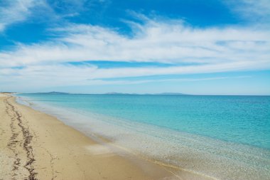 Bir bulutlu gün kumsalda Fiume Santo