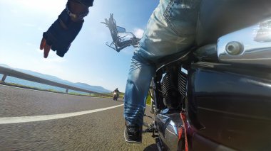 yolda tebrik motorcu