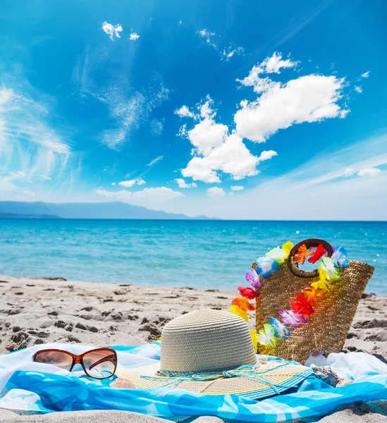 Beach accessories by the sea — Stock Photo, Image