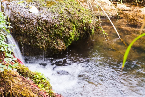 Kleiner Wasserfall in Sardinen — Stockfoto