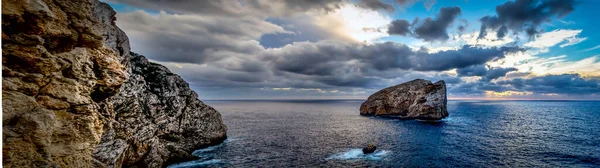 Vista Panorâmica Ilha Foradada Costa Capo Caccia Sob Céu Dramático — Fotografia de Stock