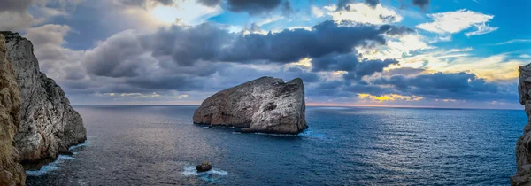 Вид Остров Форадада Впечатляющим Небом Закате Фелиния Италия — стоковое фото