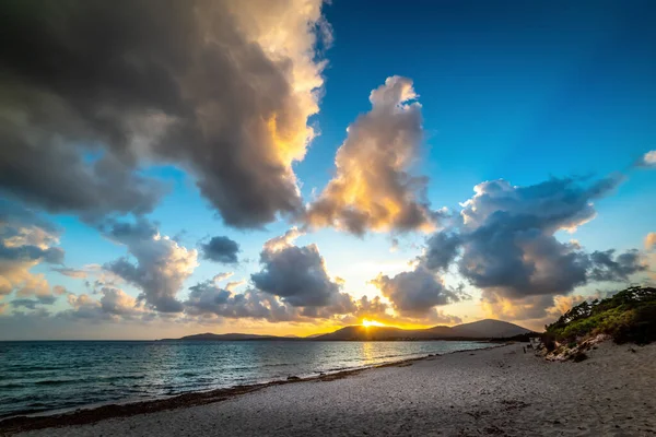 Temné Mraky Nad Břehem Alghero Při Západu Slunce Sardinie Itálie — Stock fotografie