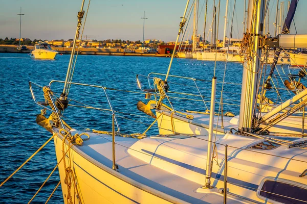 Barcos Vela Porto Alghero Pôr Sol Sardenha Itália — Fotografia de Stock