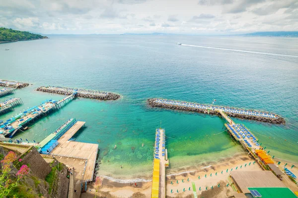 Molnig Himmel Över Världsberömda Sorrento Strandlinje Italien — Stockfoto