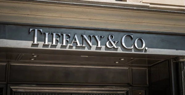 Paříž Francie Červenec 2018 Close Tiffany Store Sign World Famous — Stock fotografie