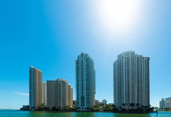 Rascacielos Agua Turquesa Paseo Fluvial Miami Día Soleado Florida Estados — Foto de Stock