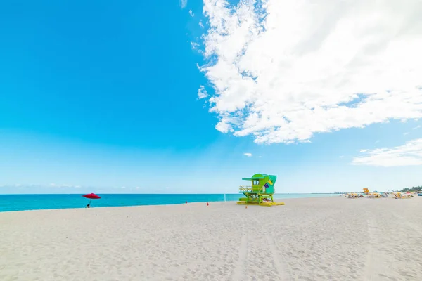 Huge Cloud Colorful Lifeguard Tower Miami Beach Usa — Stock Photo, Image