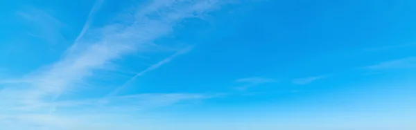 Błękitne Niebo Małymi Chmurami Wiosną Sardynii Włochy — Zdjęcie stockowe