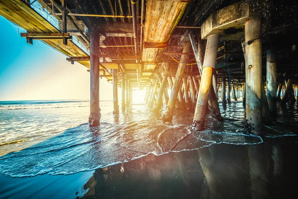 Postes Madera Debajo Del Muelle Santa Mónica Atardecer Los Ángeles —  Fotos de Stock