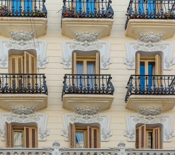 Finestre Edificio Lusso Facciata Nel Centro Madrid Spagna — Foto Stock