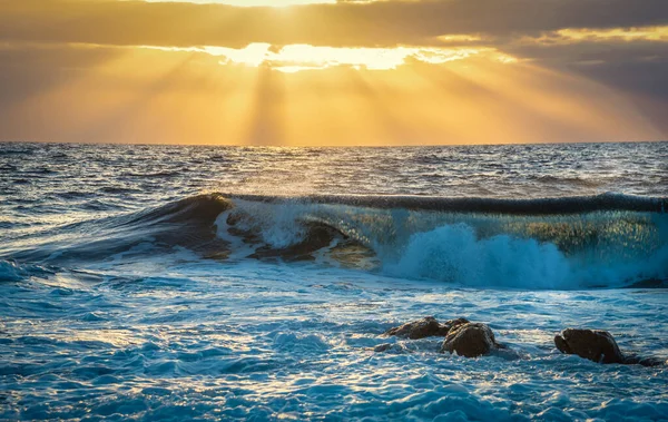 Primo Piano Onda Sotto Cielo Colorato Tramonto Sardegna — Foto Stock