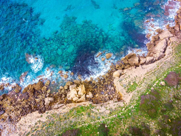 Błękitne Morze Skalistym Wybrzeżu Alghero Widziane Góry Sardynia Włochy — Zdjęcie stockowe