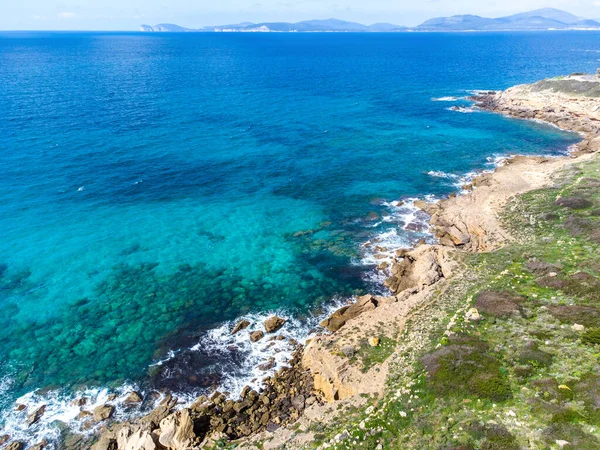 Blå Havet Alghero Strand Med Capo Caccia Bakgrunden Sardinien Italien — Stockfoto