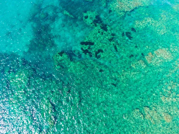 上から見たアルゲロ海岸のターコイズブルーの水 サルデーニャ イタリア — ストック写真