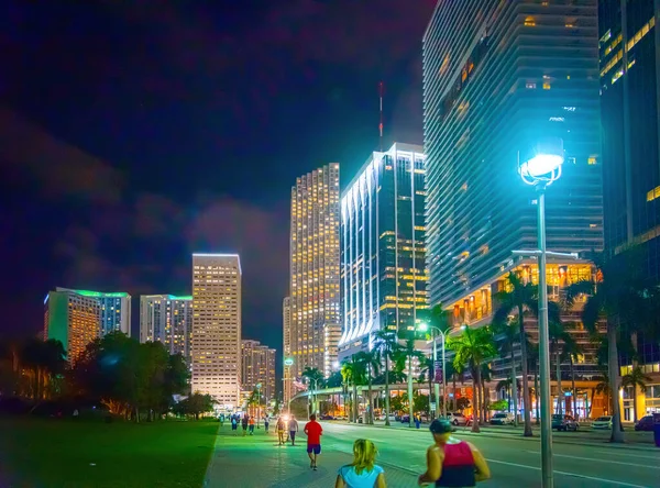 Folk Miami Natten Södra Florida Usa — Stockfoto