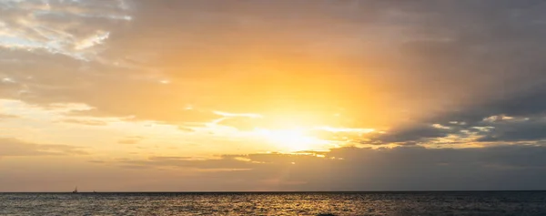 Boat Sailing Shining Sun Sunset Florida Usa — Stockfoto