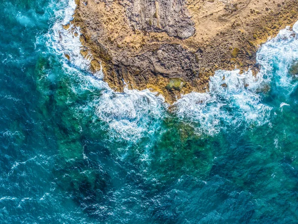 Surowe Morze Nad Skalistą Linią Brzegową Alghero Widziane Góry Sardynia — Zdjęcie stockowe