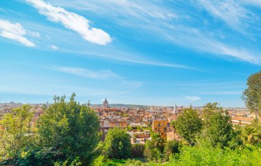 Pincio Terası 'ndan İtalya' da mavi gökyüzünün altında Roma göründü.
