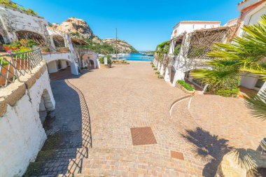 Güneşli bir günde güzel Poltu Quatu. Costa Smeralda, Sardunya