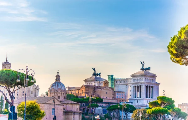 Oltář Vlasti Římě Pod Jasnou Oblohou Při Západu Slunce Itálie — Stock fotografie