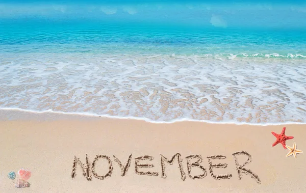November Geschrieben Einem Tropischen Strand — Stockfoto