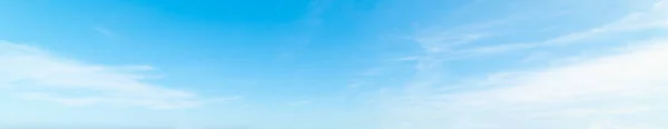 イタリアのサルデーニャ島の白い雲と青い空 — ストック写真