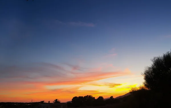 Pôr-do-sol azul e laranja — Fotografia de Stock