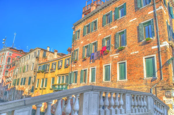 Bridge and buildings — Stock Photo, Image