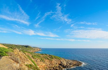 Denizin üzerinde bulutlar