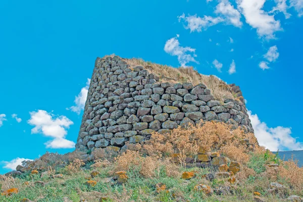 Nuraghe unter Wolken — Stockfoto