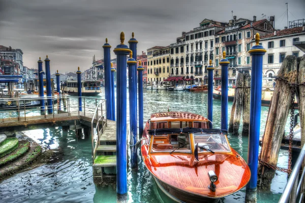 Boat in hdr — Stock Photo, Image
