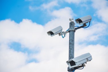 bulutlar altında kameralar