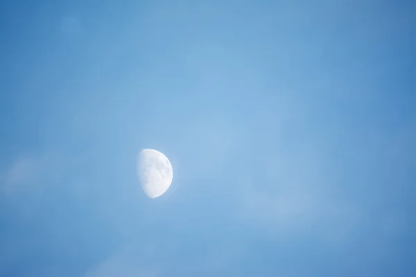 雲と月 — ストック写真