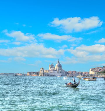 bulutlu bir günde turist Venedik. HDR sesi haritalama etkisi.