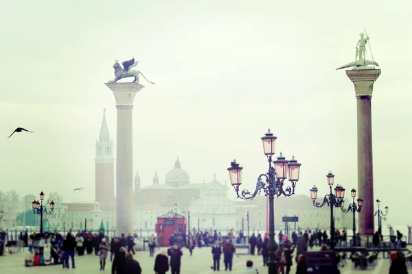 Columns and lampposts — Stock Photo, Image