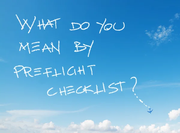 "Was meinen Sie mit der Checkliste vor dem Flug? " in den Himmel geschrieben — Stockfoto