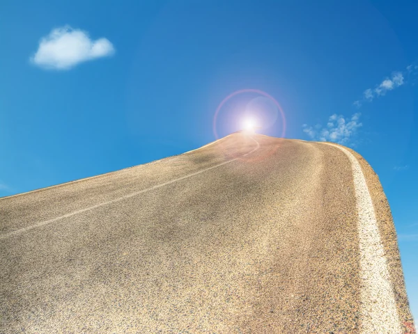 Winding road to the sun — Stock Photo, Image