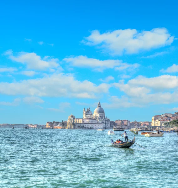 Turistas em Veneza em um dia nublado. Efeito de mapeamento de tom Hdr . — Fotografia de Stock