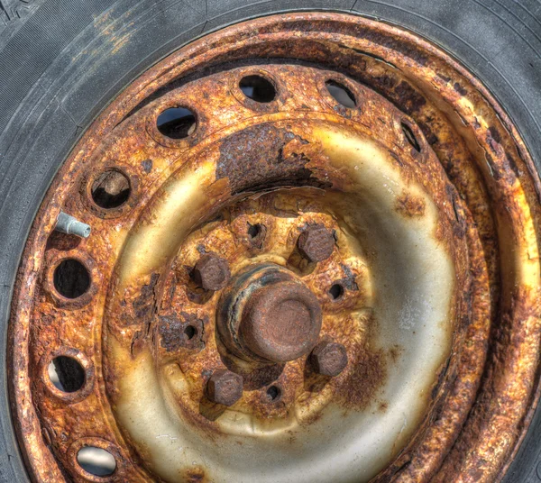 Fotos de Roda enferrujada em hdr, Imagens de Roda enferrujada em hdr