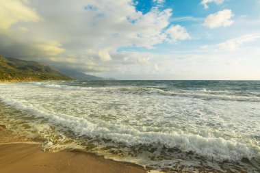 La Speranza Beach dalgalı shore