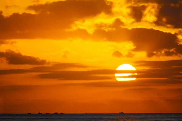 Coucher de soleil panoramique sur la mer — Photo