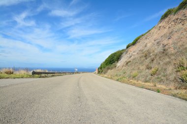 denizin kenarında windind yol