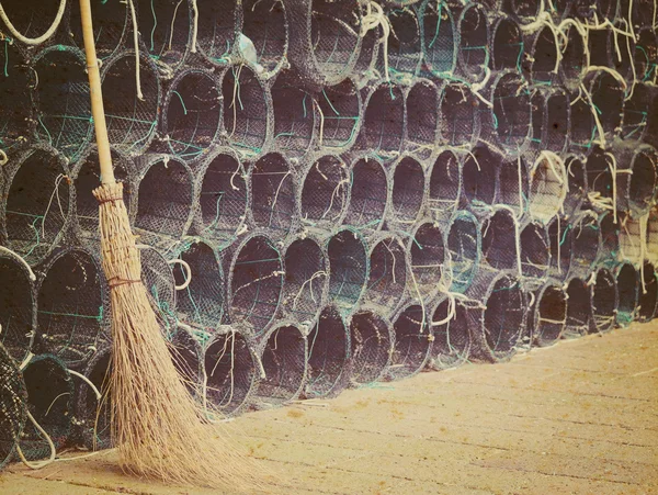 Broom en fishnets in vintage Toon — Stockfoto