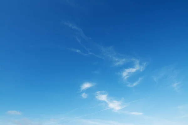 Białe chmury na niebie — Zdjęcie stockowe
