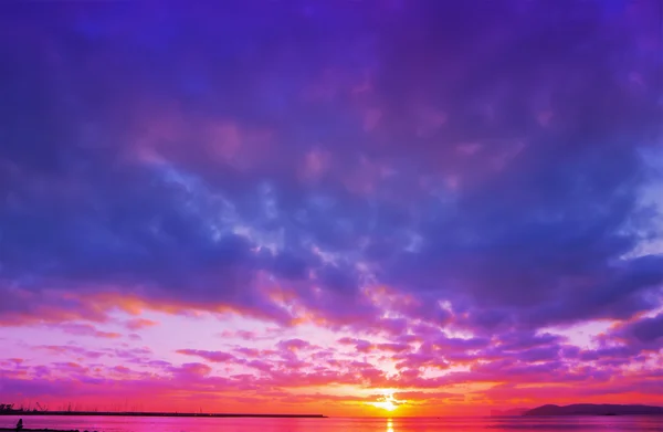 Pôr do sol rosa e azul sobre Alghero — Fotografia de Stock